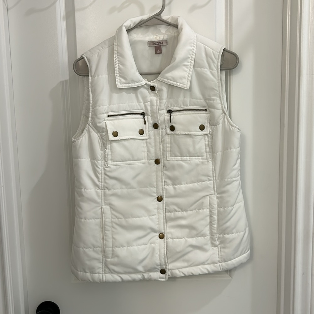 Lightweight Puffer Vest - Picture 3 of 7